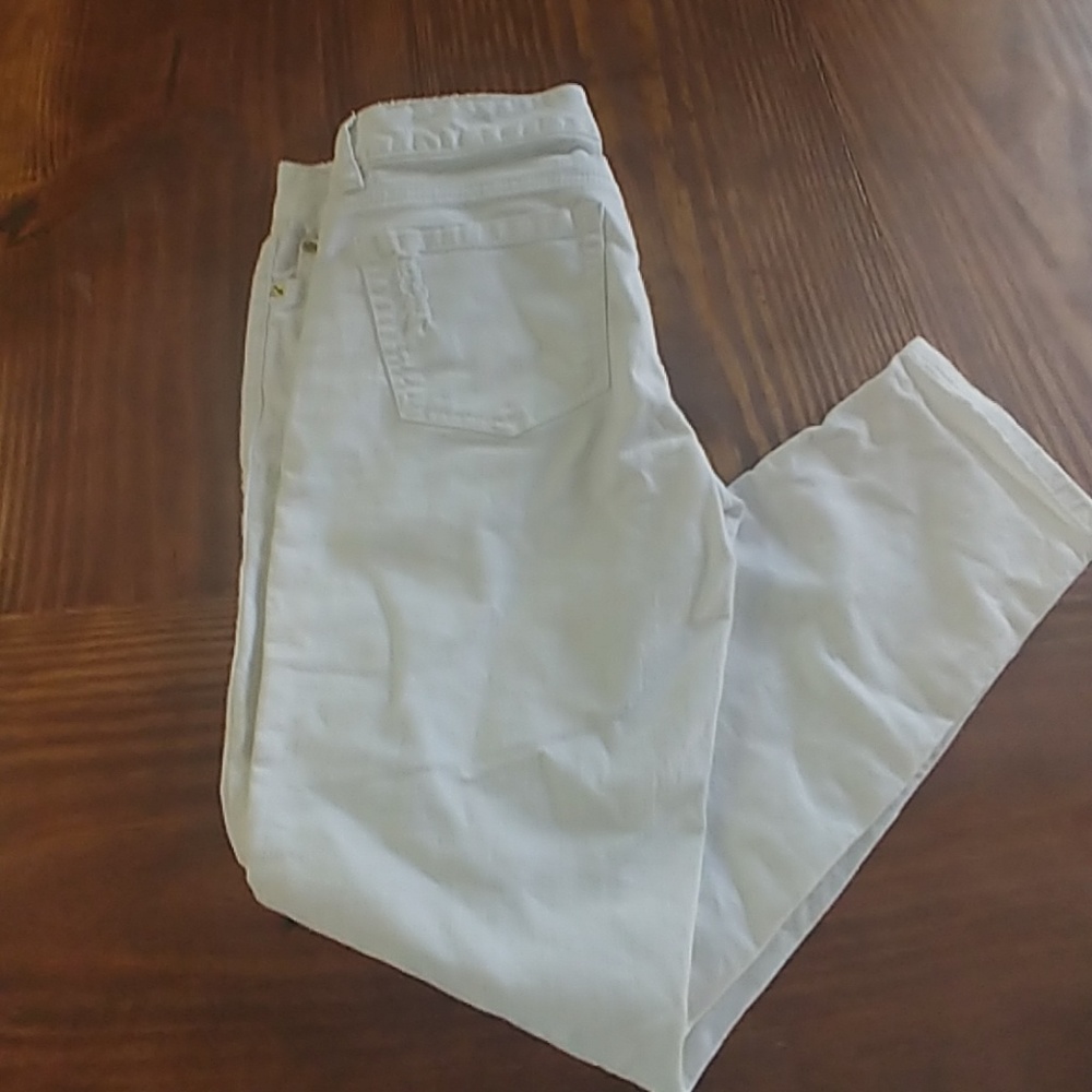 White distressed cropped skinny pants